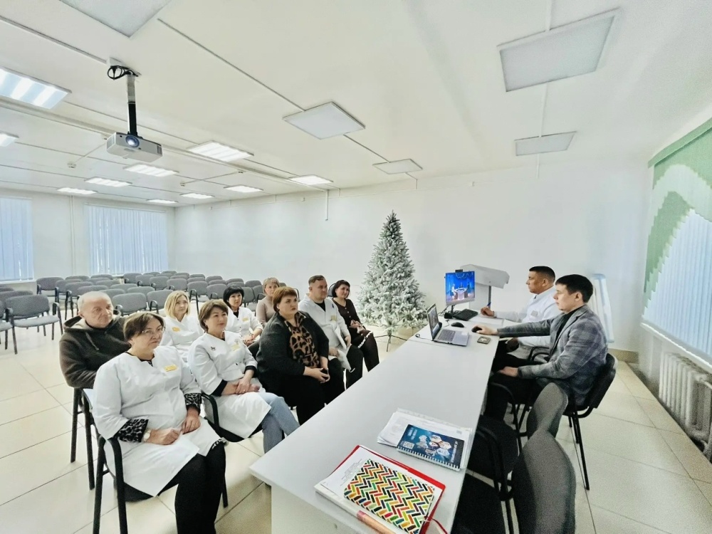 Сотрудники Бакалинской больницы внимательно следят за прямой линией Президента России Владимира Путина