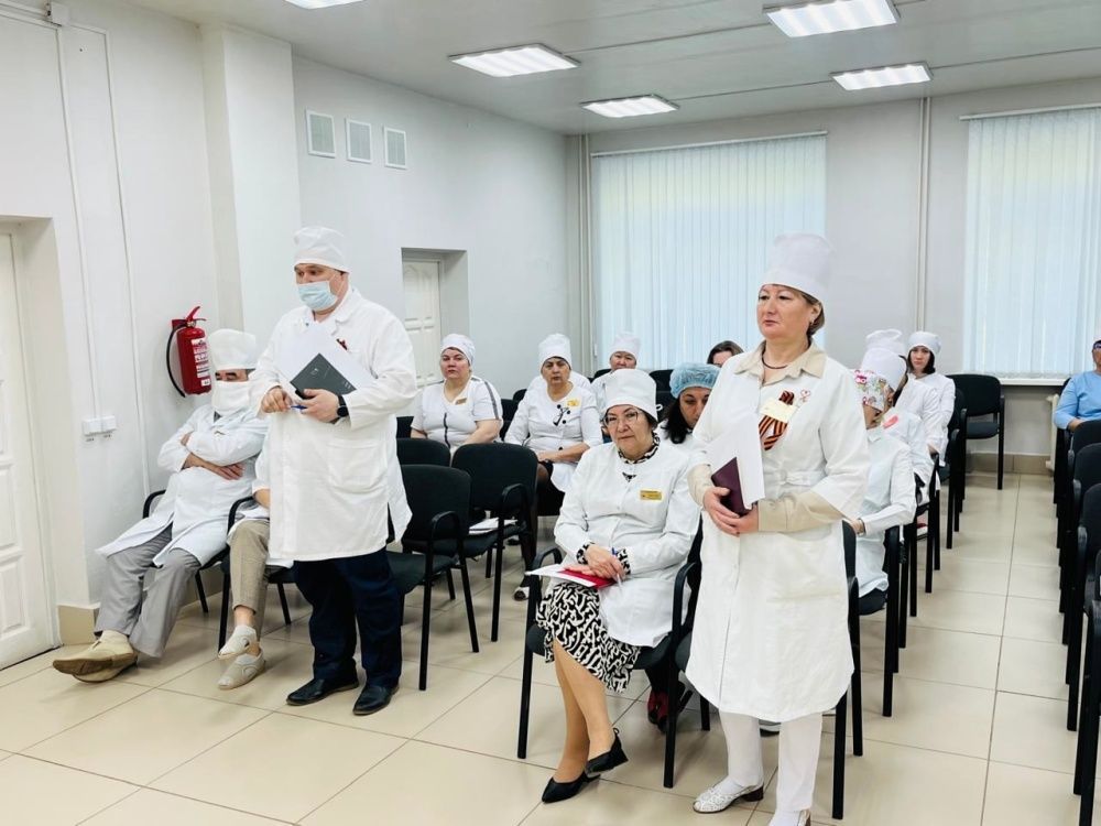 Еженедельное оперативное совещание с руководителями и заведующими отделений