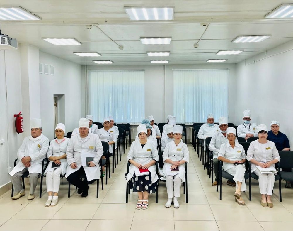 Еженедельное оперативное совещание с руководителями и заведующими отделений