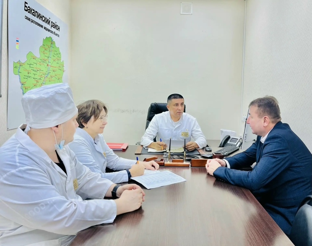 Встреча главного врача Бакалинской больницы с руководителем территориального подразделения Ассоциации ветеранов СВО
