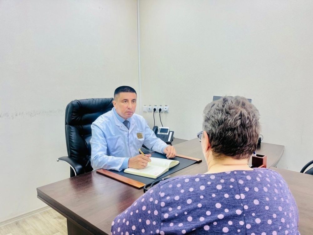 Сегодня главный врач Бакалинской больницы Забир Гиздатуллин провёл личный прием граждан